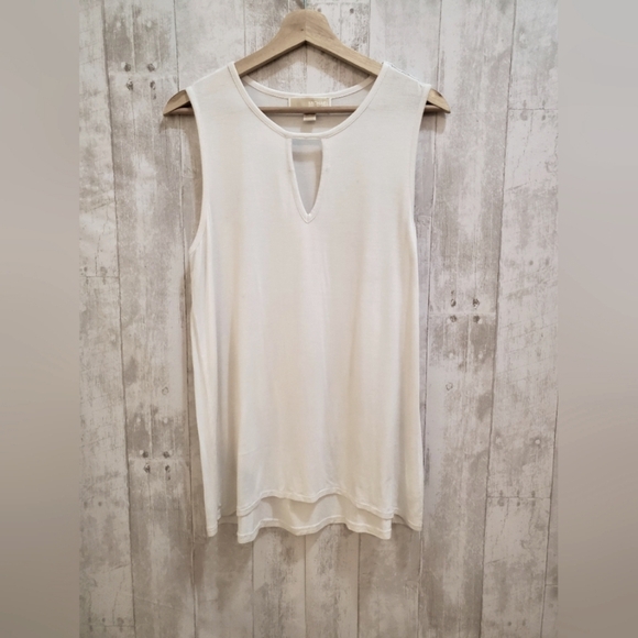 💚5/$25 Michael Kors Sleeveless White Keyhole Stretchy Top Blouse Size Medium - Picture 1 of 5